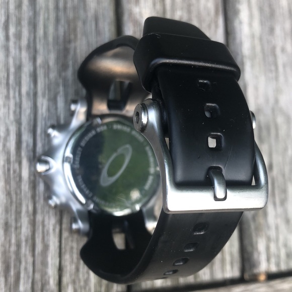 Oakley Men’s watch - Picture 3 of 3